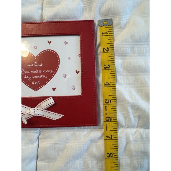 Hallmark Red Picture Frame Bow Coquette Valentine's Holiday Standing 4 x 6 in - Picture 8 of 8